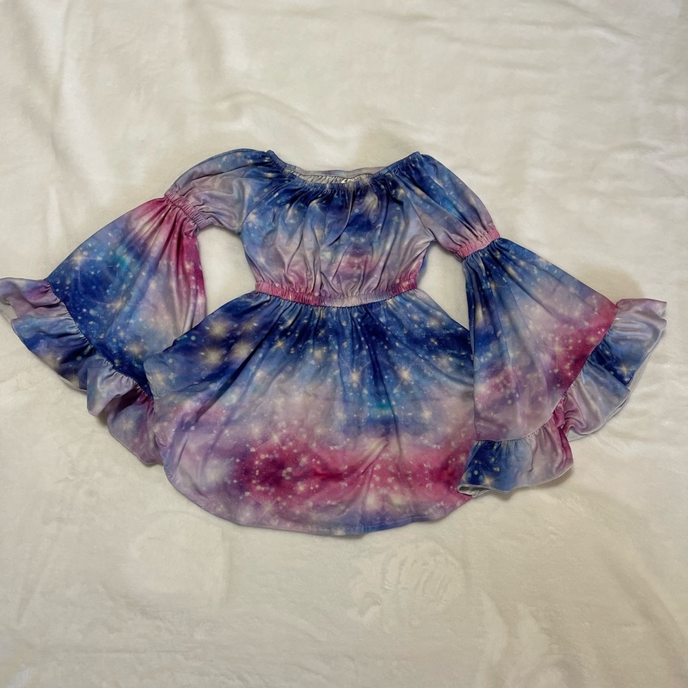 Flared long sleeve galaxy shirt